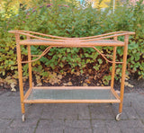 Rottinkinen kukkapöytä pyörillä