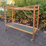 Rottinkinen kukkapöytä pyörillä