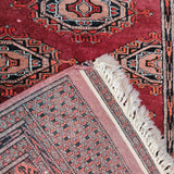 Käsinsolmittu matto